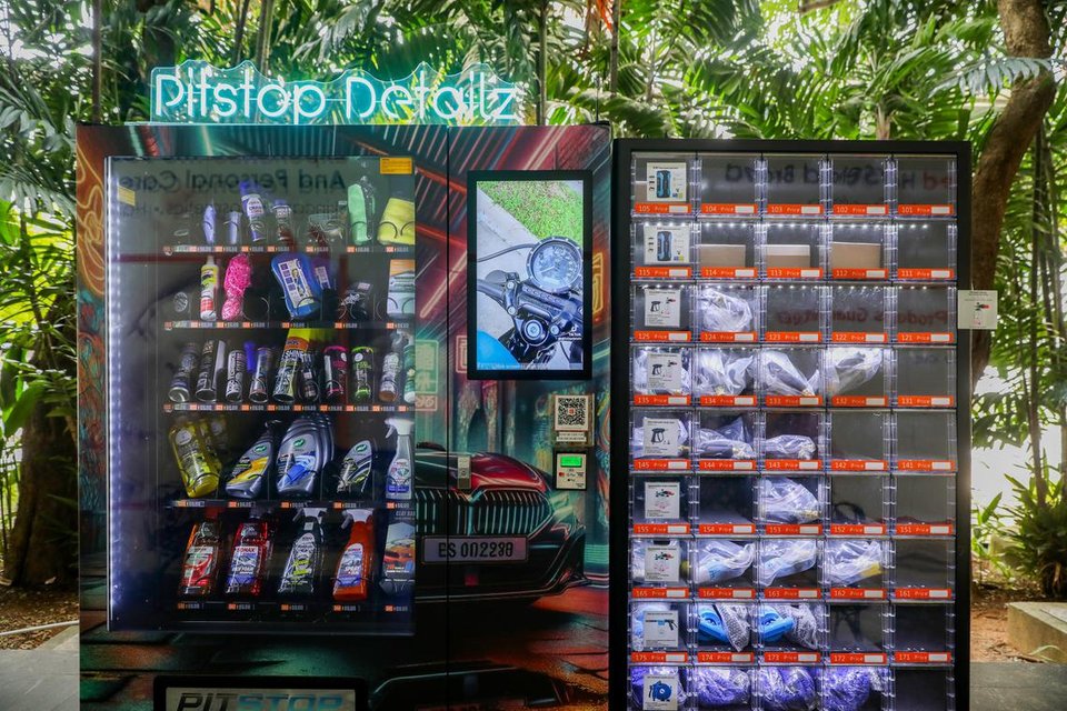 Cashless & QR Vending Machines: Boost Sales & Convenience in Singapore
